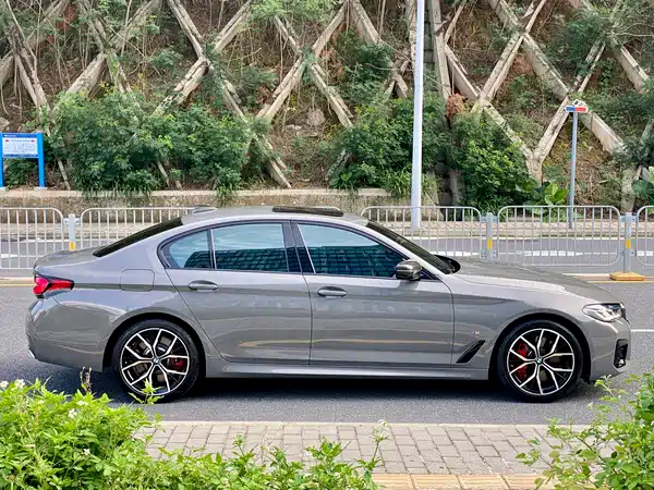BMW 5 Series 2022