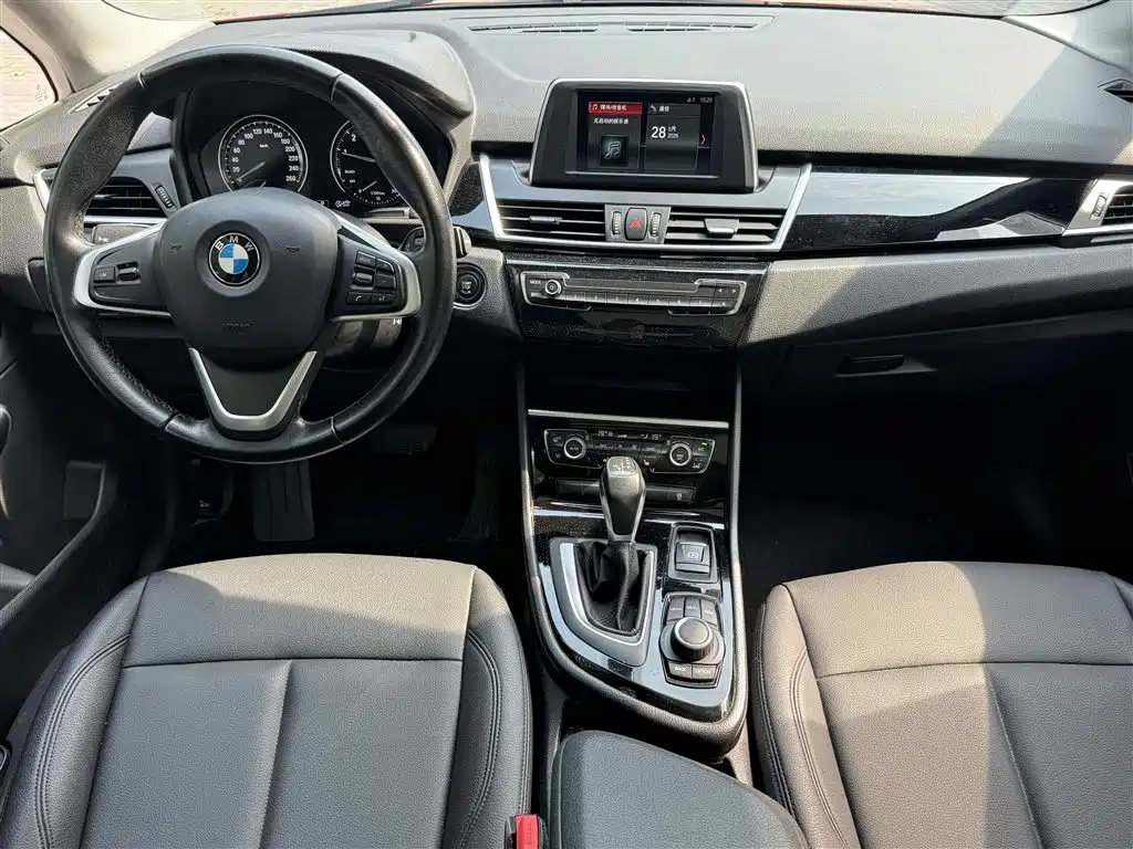 BMW 2 Series Active Tourer 2018 — фото 12