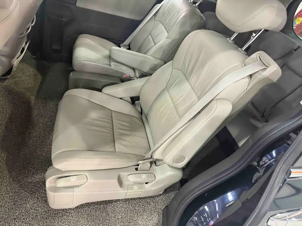 Honda Odyssey 2017 — фото 16