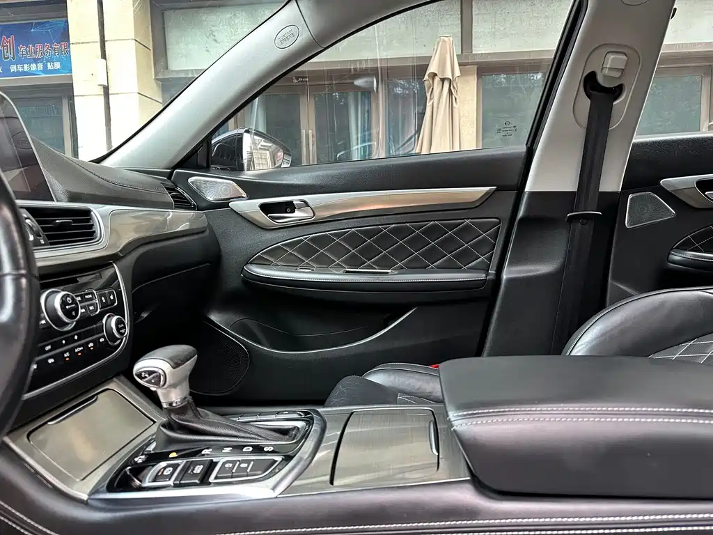 GAC Trumpchi GA8 2018 — фото 21