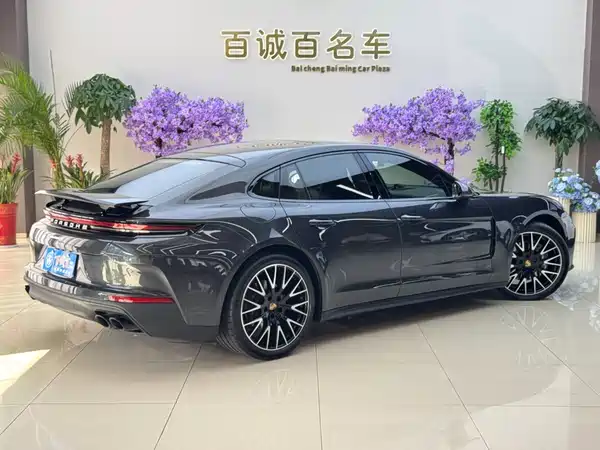 Porsche Panamera 2025