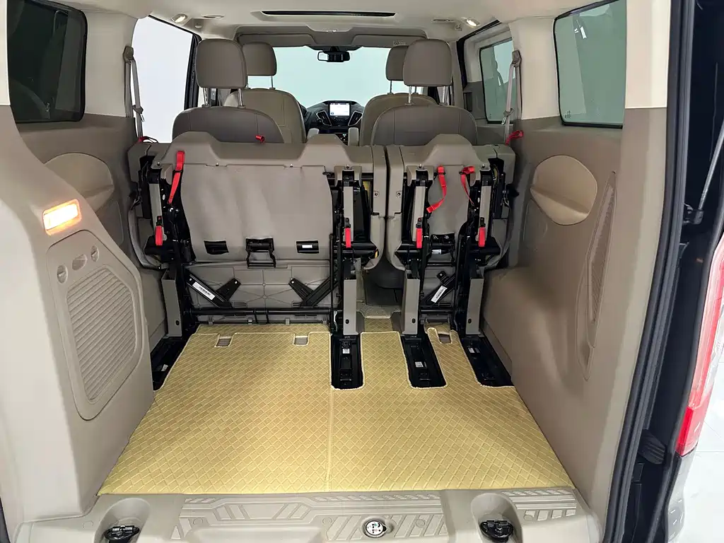 Ford Tourneo 2017 — фото 14