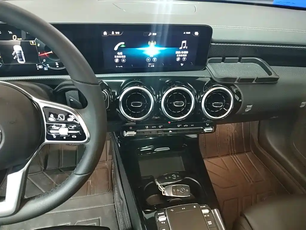 Mercedes-Benz A-Class 2021 — фото 13