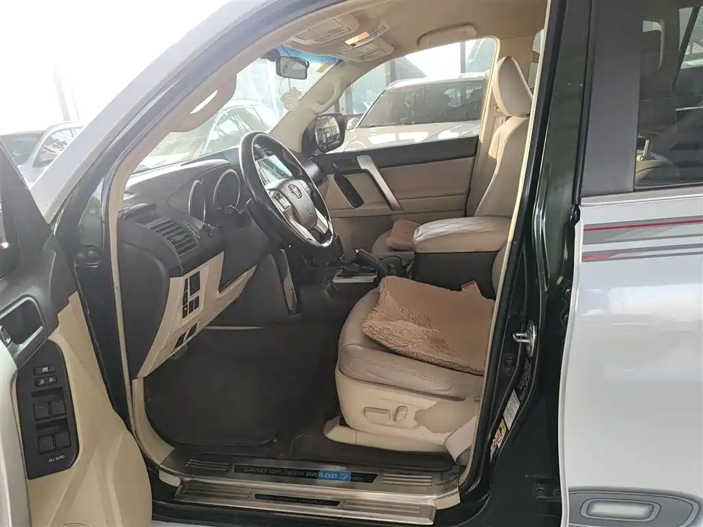 Toyota Prado 2015 — фото 15