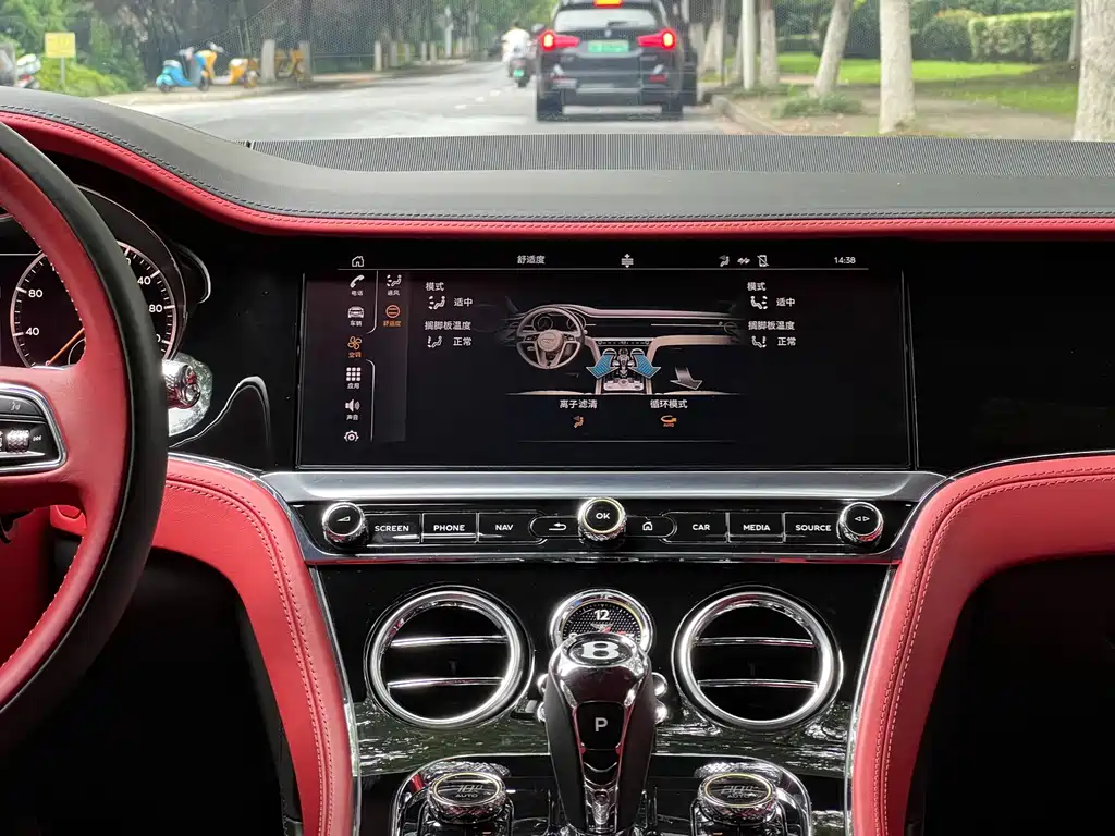 Bentley Continental 2021 — фото 15