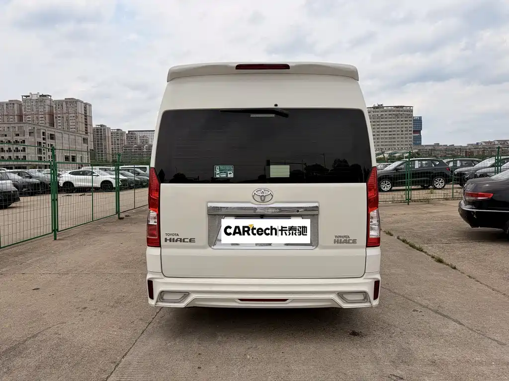 Toyota Hiace 2023 — фото 3