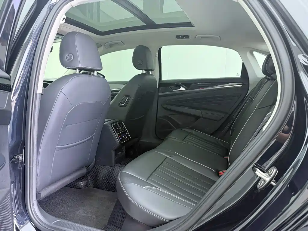Volkswagen Passat 2023 — фото 10