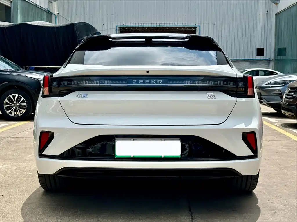 Zeekr 001 2024