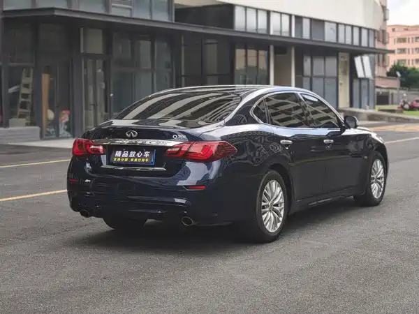 Infiniti Q70 2018