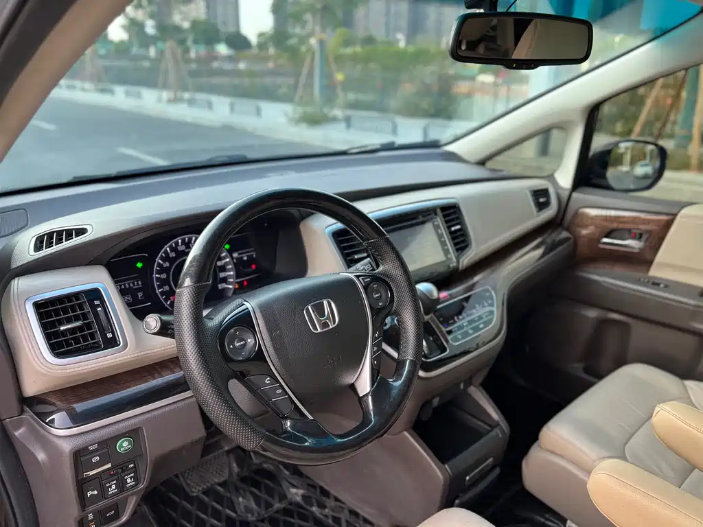 Honda Odyssey 2015 — фото 8