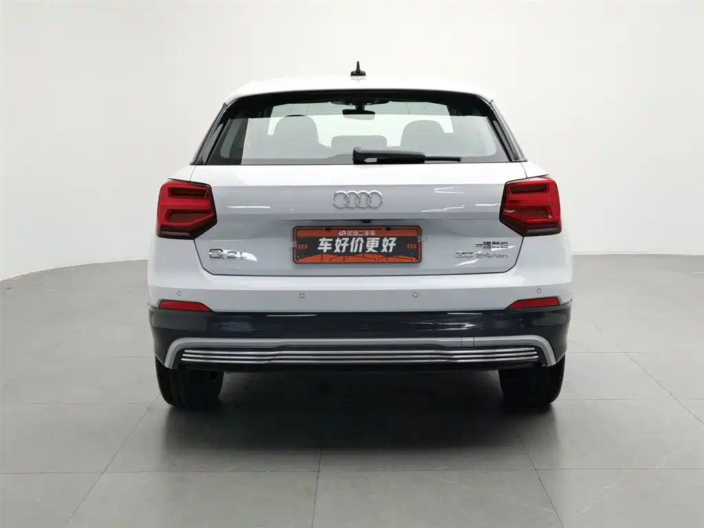 Audi Q2L e-tron 2021 — фото 4