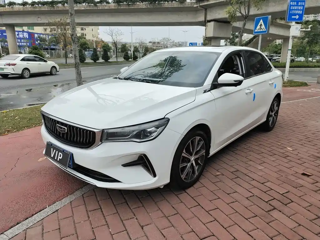 Geely Emgrand 2022