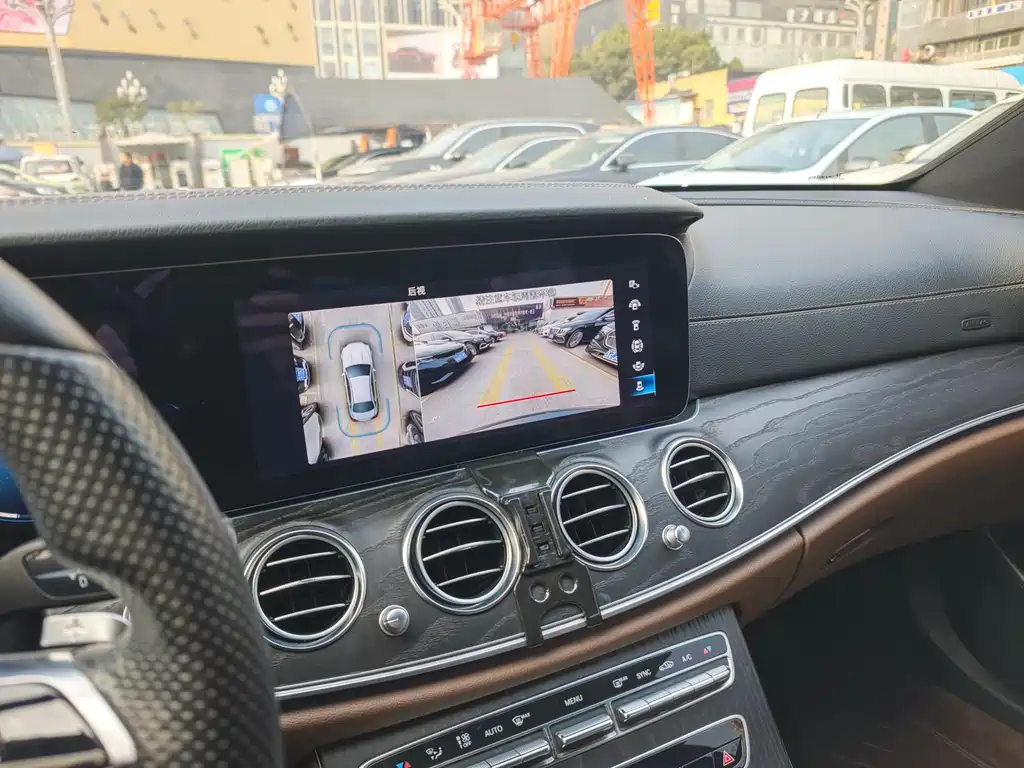 Mercedes-Benz E-Class 2022