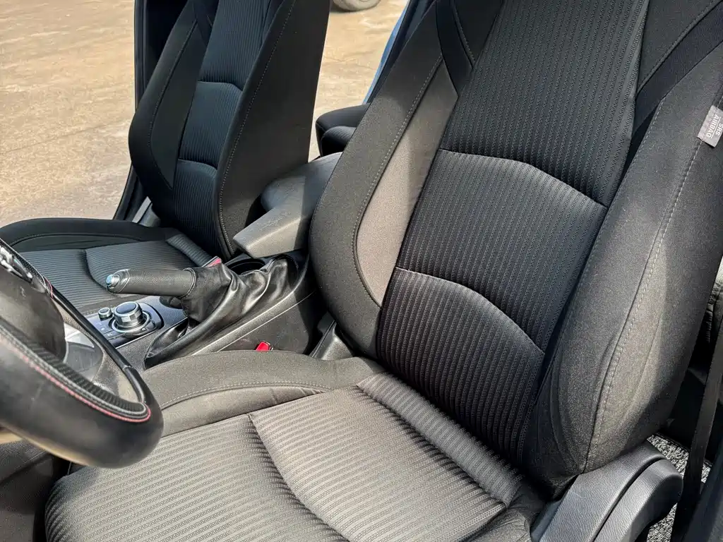 Mazda 3 Axela 2016 — фото 13