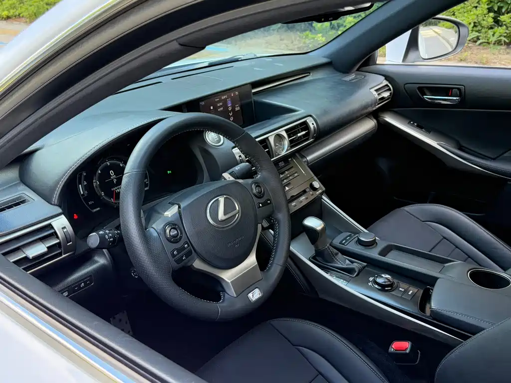 Lexus IS 2014 — фото 18