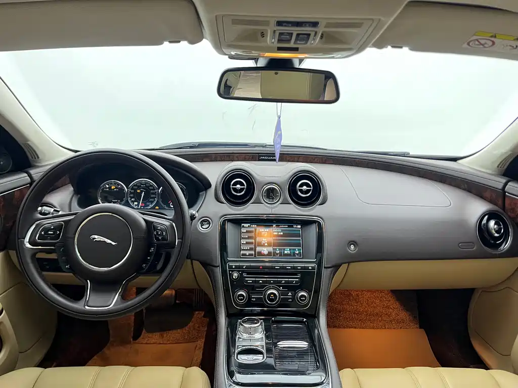 Jaguar XJ 2015 — фото 4