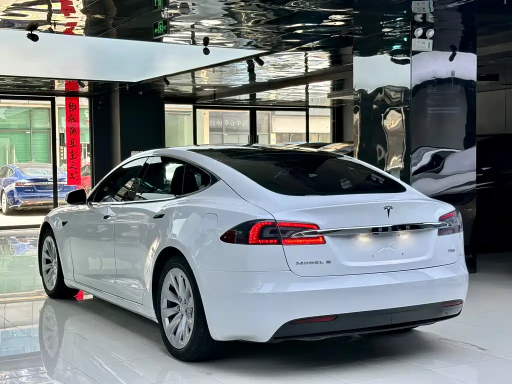 Tesla Model S 2018 — фото 6