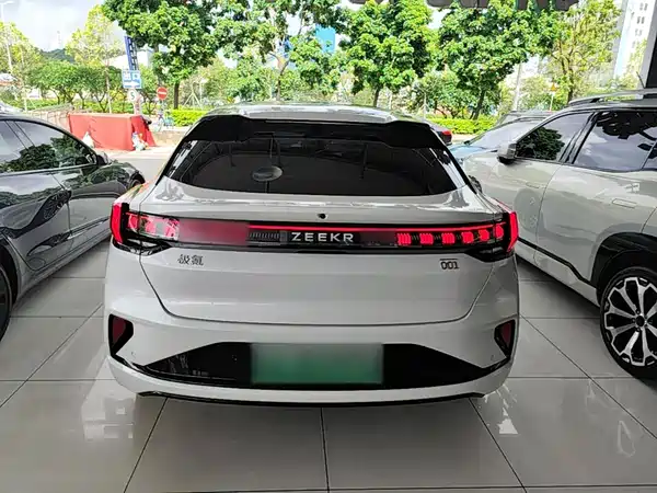 Zeekr 001 2024