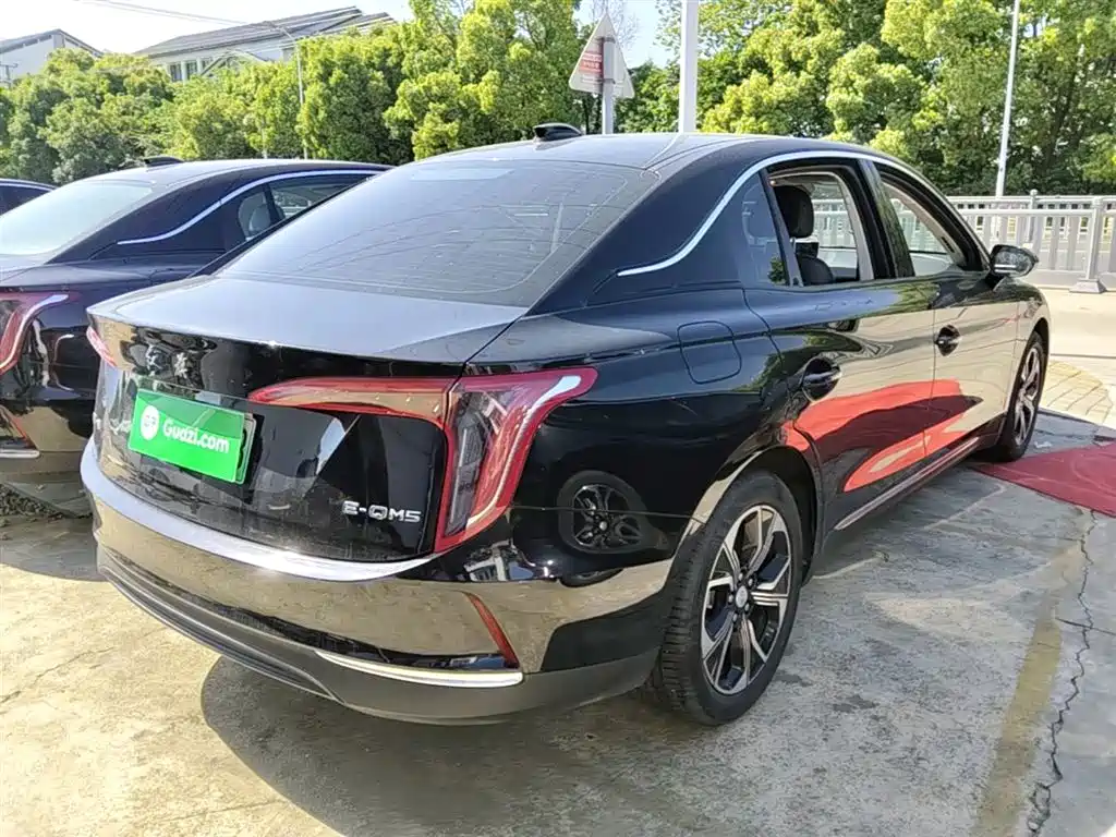 Hongqi E-QM5 2023 — фото 7