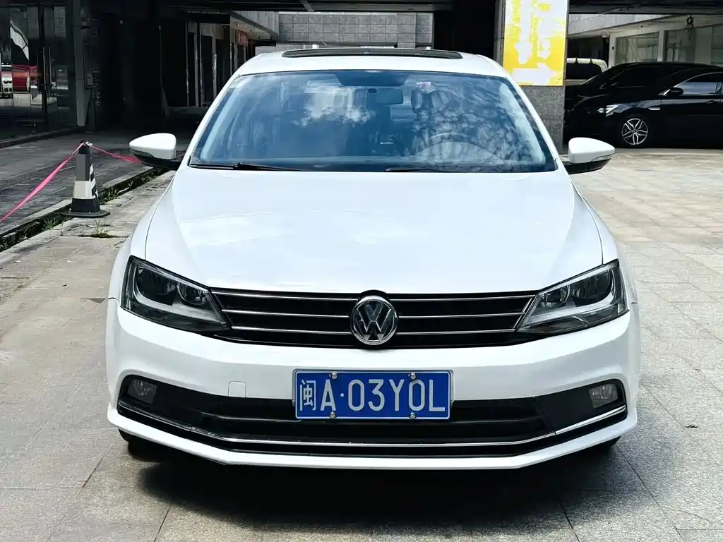 Volkswagen Sagitar 2015