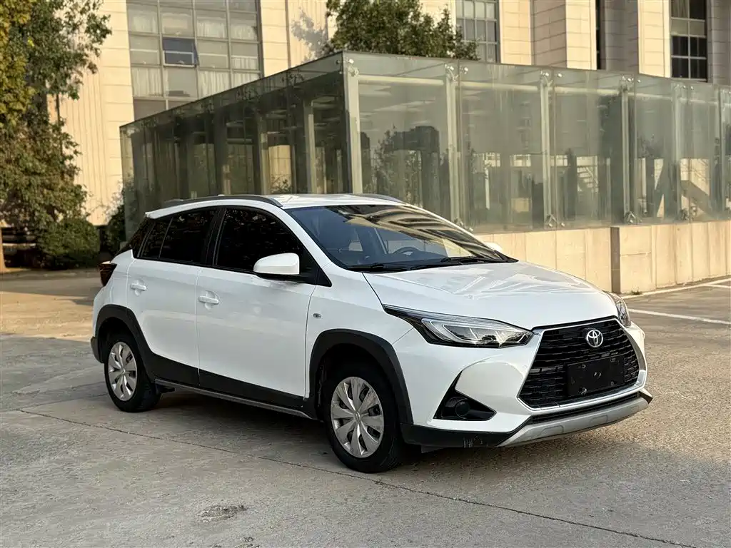 Toyota Yaris L 2022 — фото 11