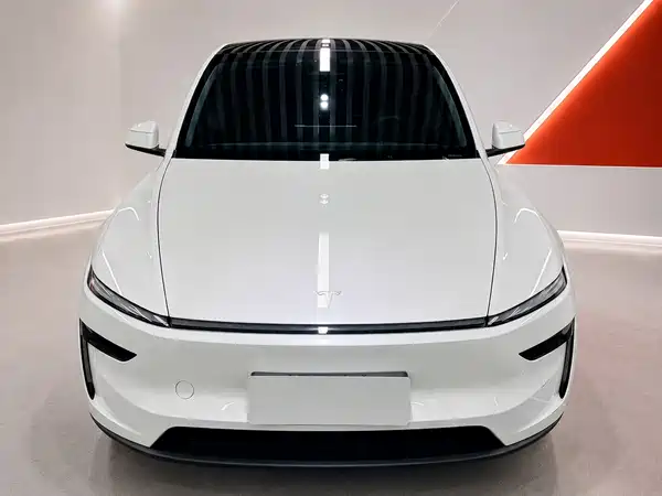 Tesla Model Y 2025