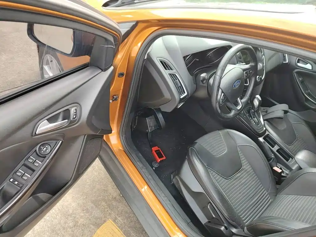 Ford Focus 2015 — фото 16