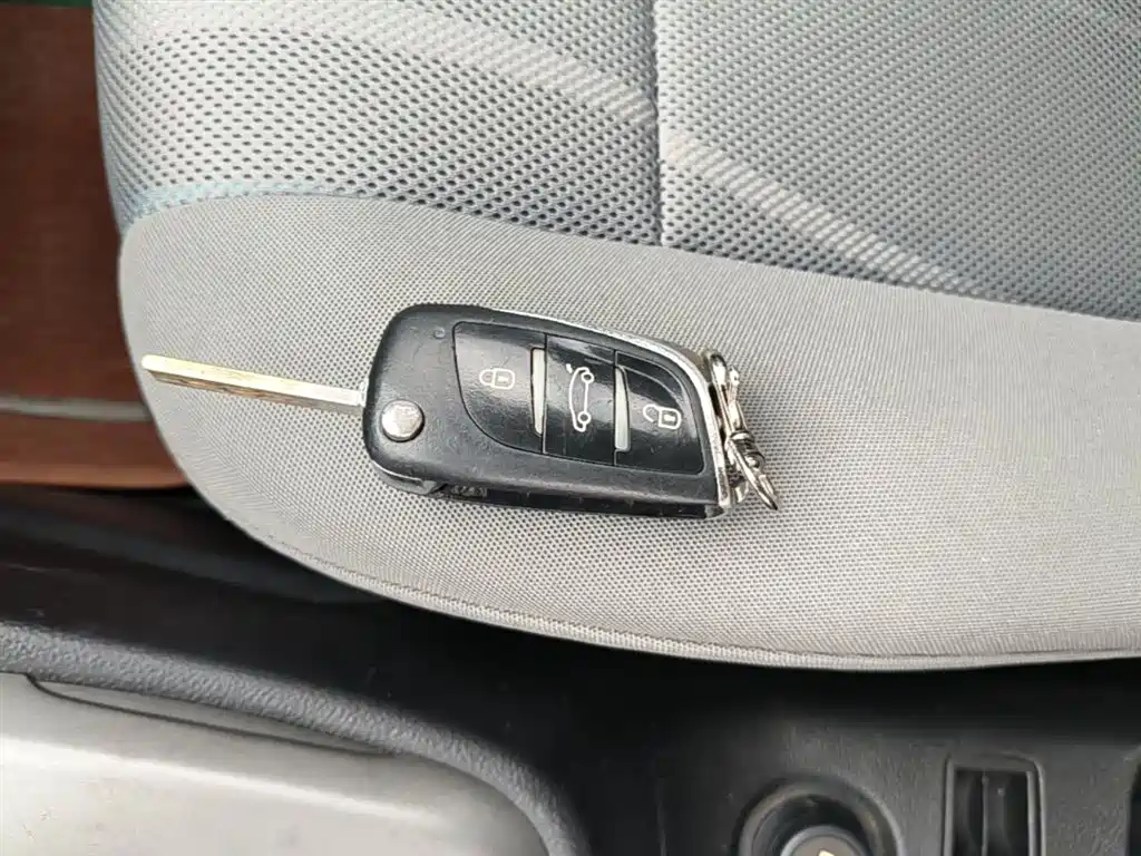 Chevrolet Aveo 2015 — фото 9
