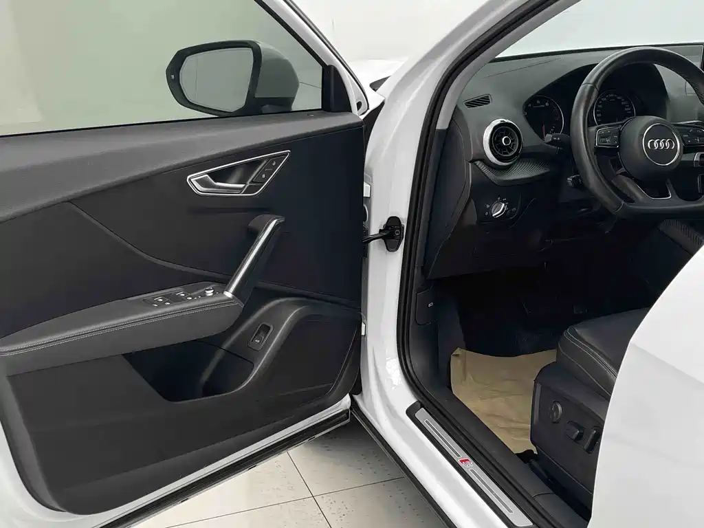 Audi Q2L 2023 — фото 13