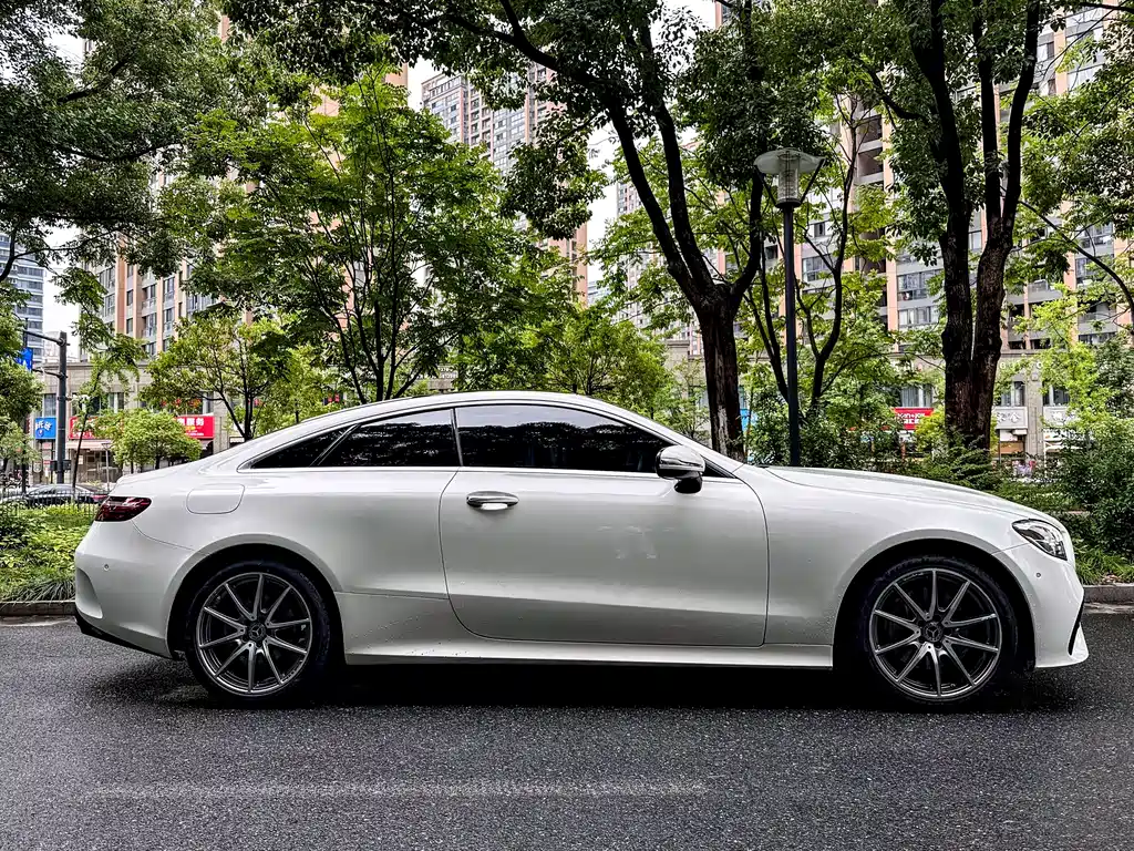 Mercedes-Benz E-Class 2022