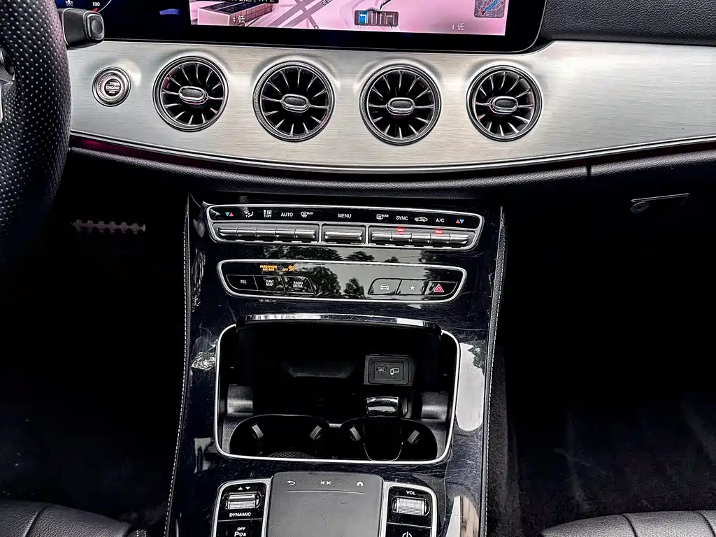 Mercedes-Benz E-Class 2022 — фото 12
