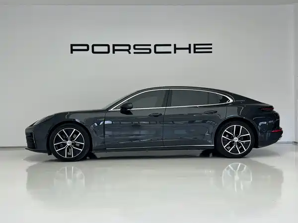 Porsche Panamera 2025