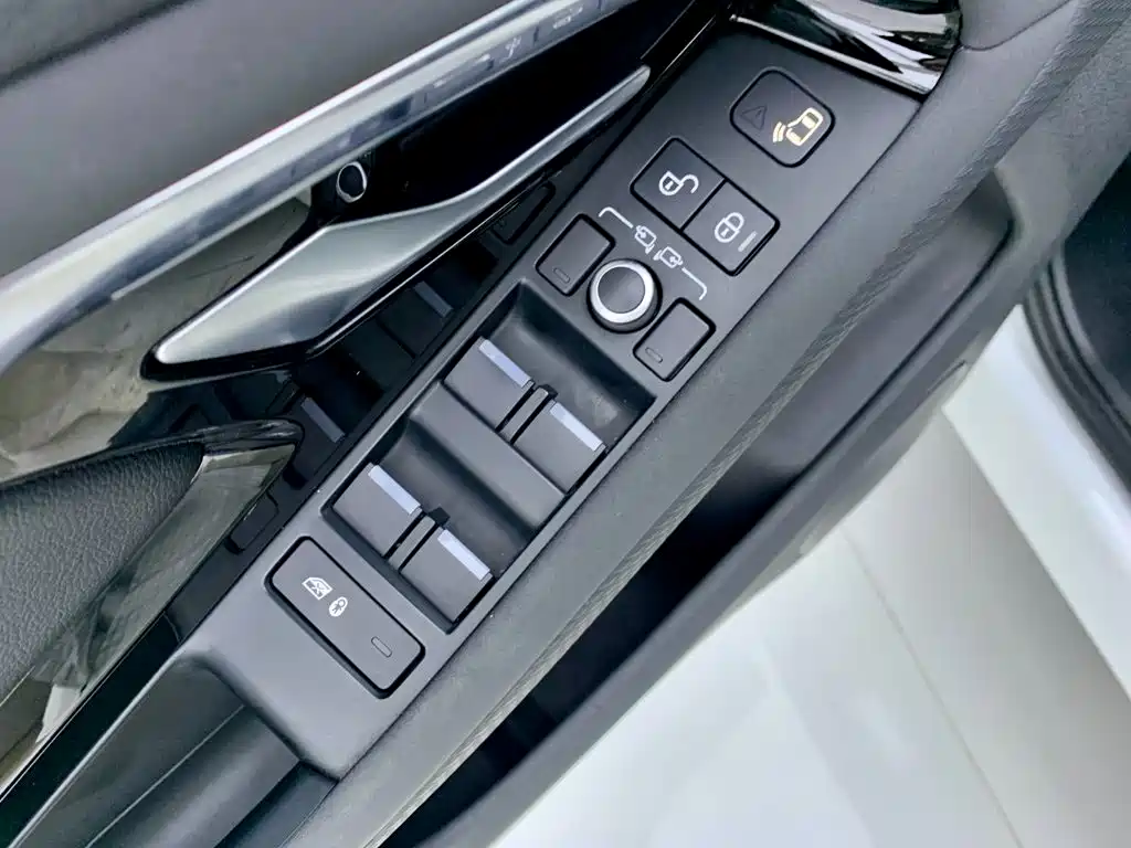 Land Rover Range Rover Evoque 2021 — фото 30
