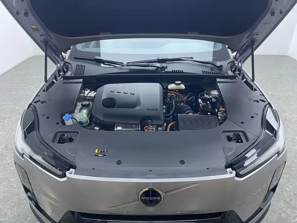 Volvo XC70 Plug-In Hybrid 2025 — фото 19
