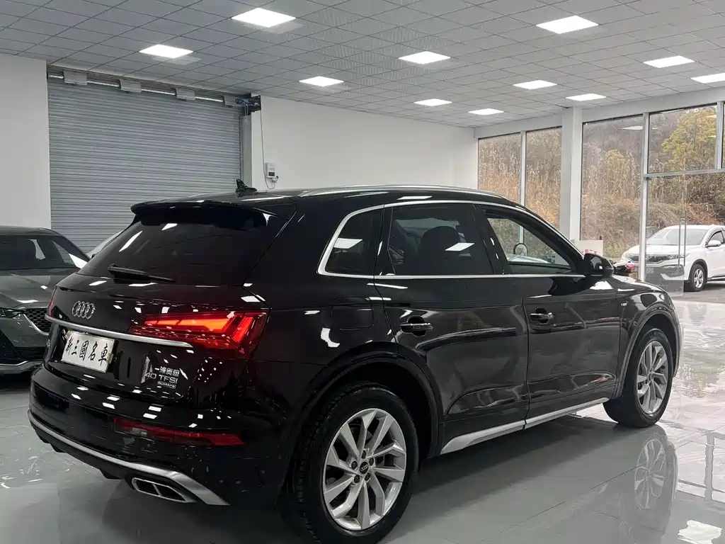Audi Q5L 2022 — фото 15