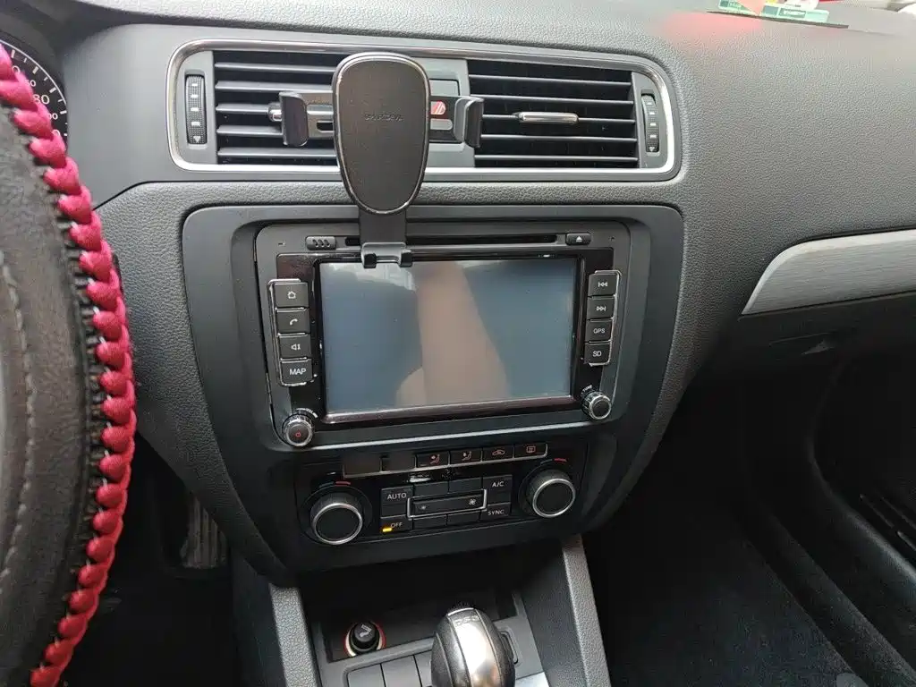 Volkswagen Sagitar 2015
