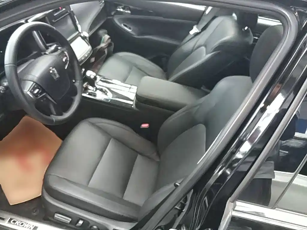 Toyota Crown 2018 — фото 15