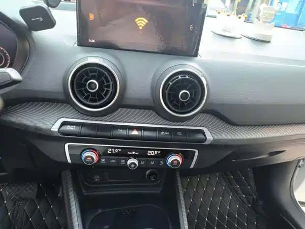 Audi Q2L E-Tron 2021