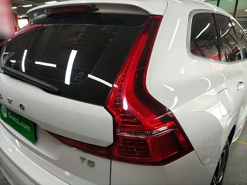 Volvo XC60 2021 — фото 8