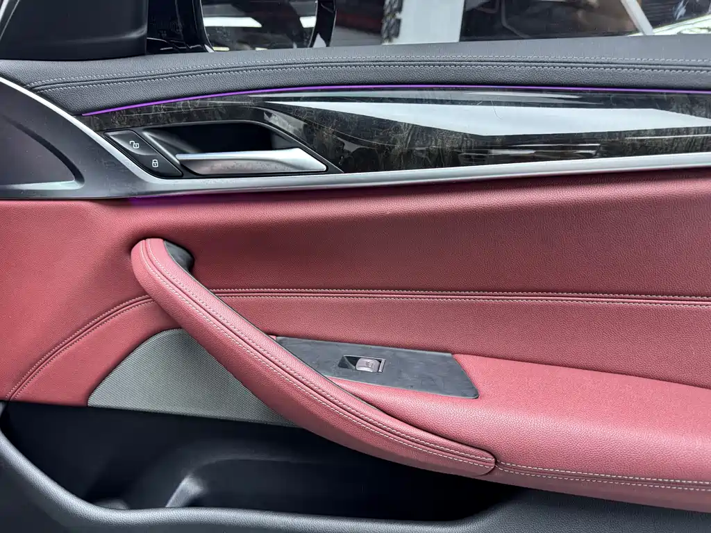 BMW 5 Series 2021 — фото 10