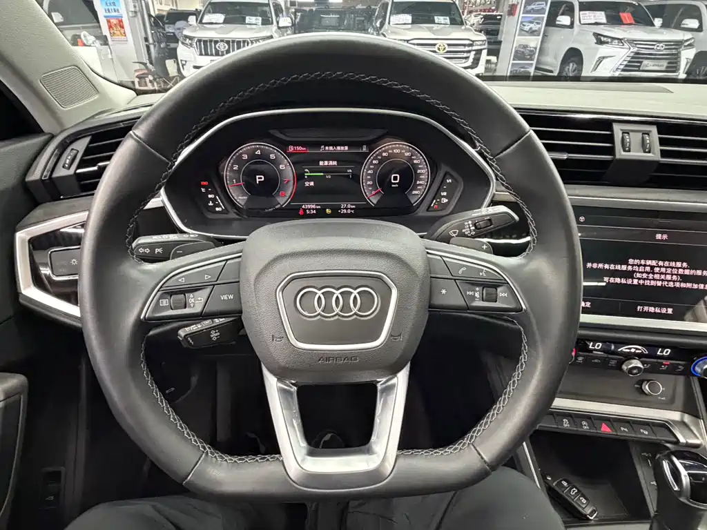 Audi Q3 2022 — фото 12