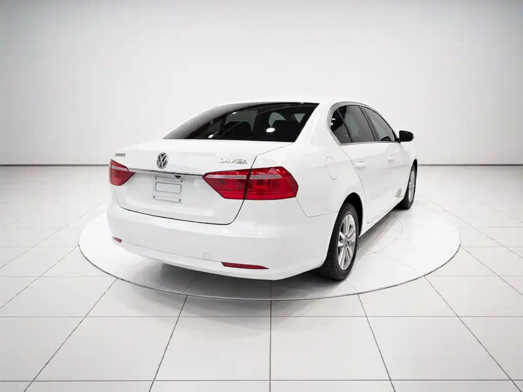 Volkswagen Lavida 2017 — фото 12
