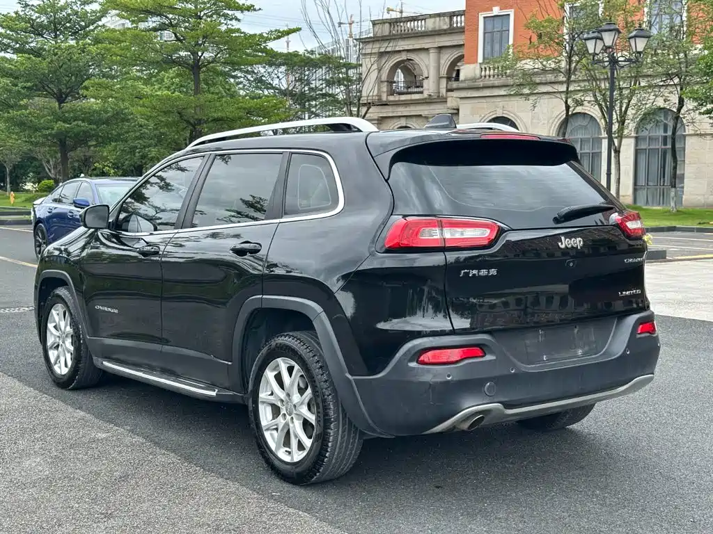 Jeep Cherokee 2018 — фото 16
