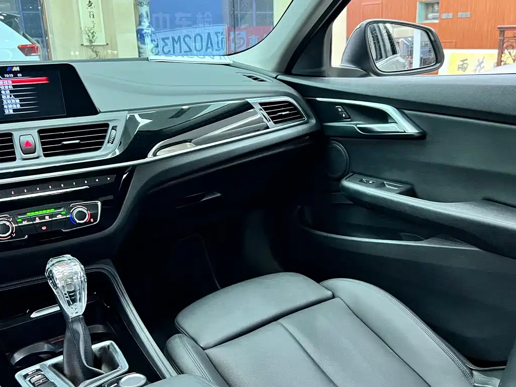 BMW 1 Series 2017 — фото 18
