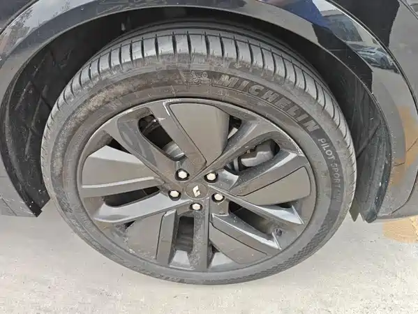 Li Auto L7 2025