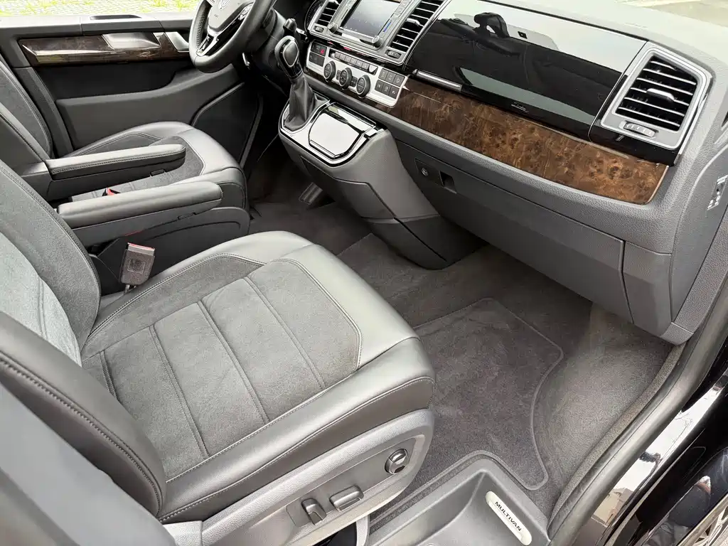 Volkswagen Multivan 2019 — фото 16