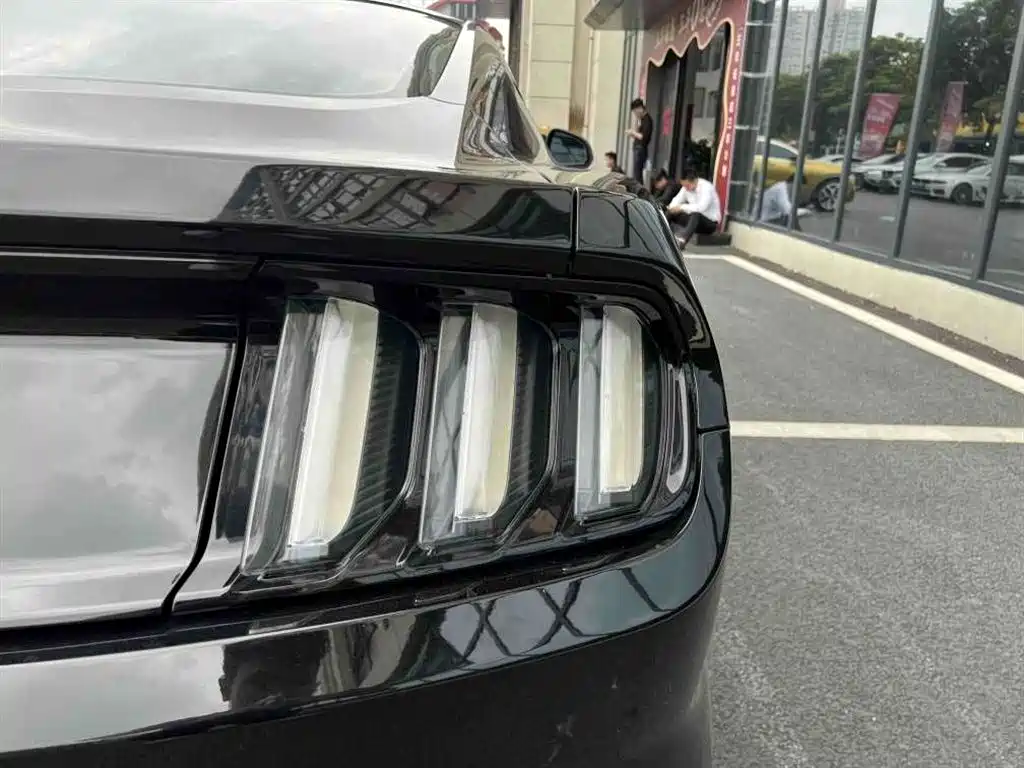 Ford Mustang 2017 — фото 14
