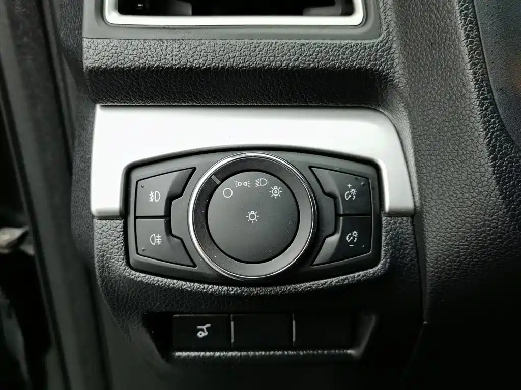 Ford Explorer 2018 — фото 21