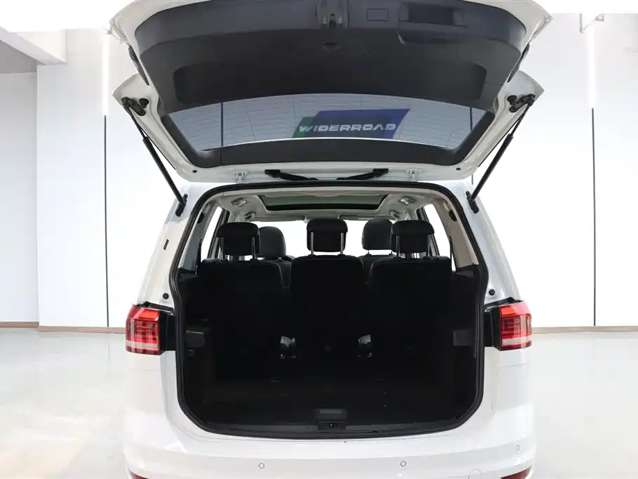 Volkswagen Touran 2018 — фото 29