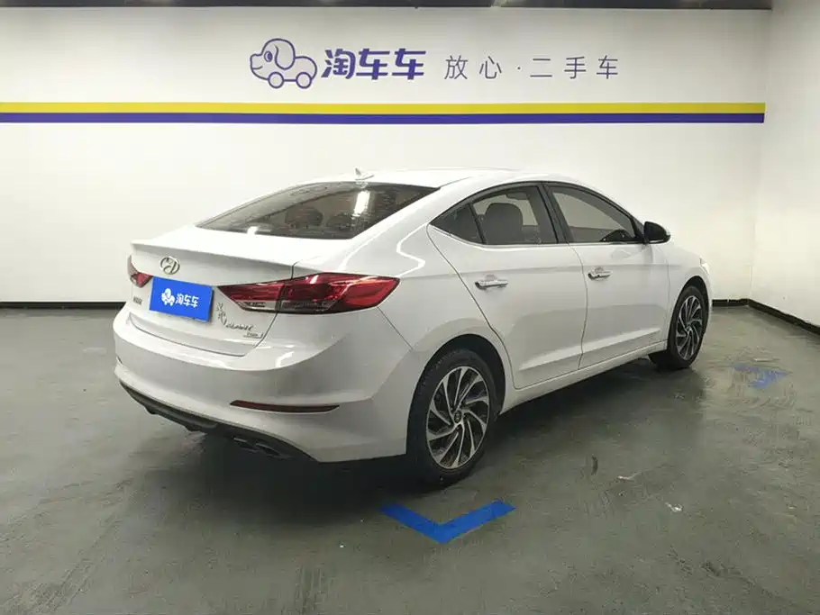 Hyundai Elantra 2020 — фото 3